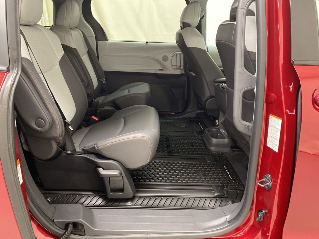 2022 Toyota Sienna LE