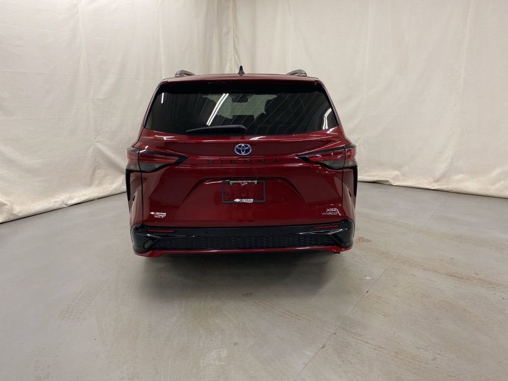 2022 Toyota Sienna LE