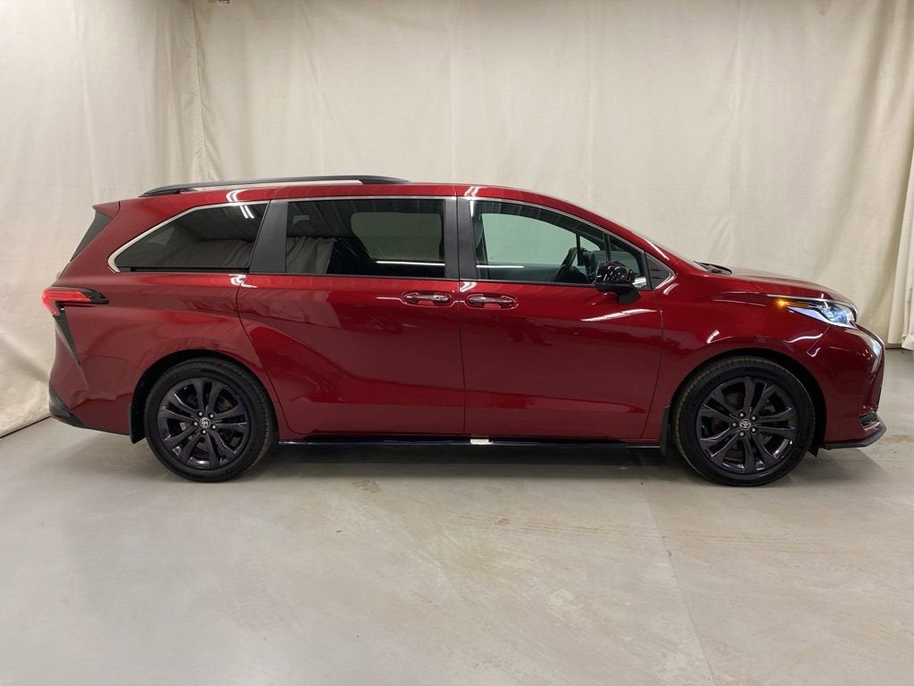 2022 Toyota Sienna LE