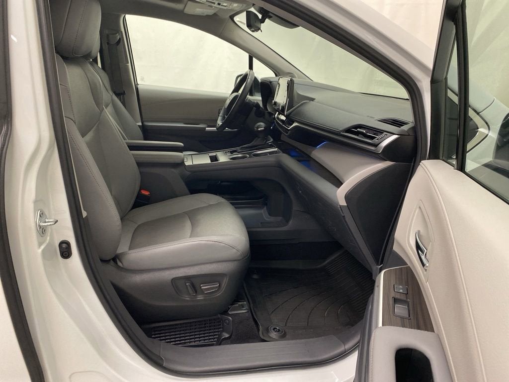 2023 Toyota Sienna Limited