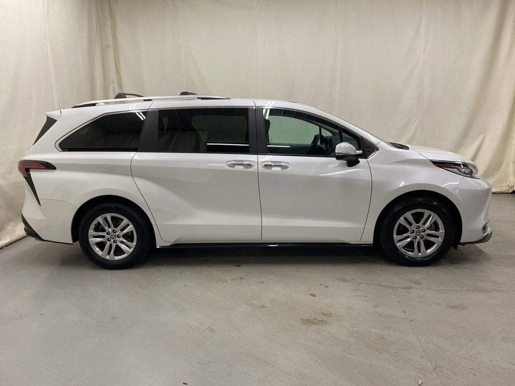 2023 Toyota Sienna Limited