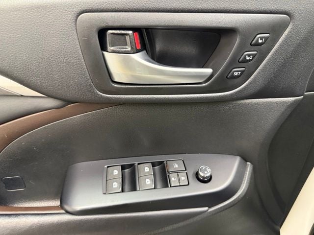 2017 Toyota Highlander Limited Platinum
