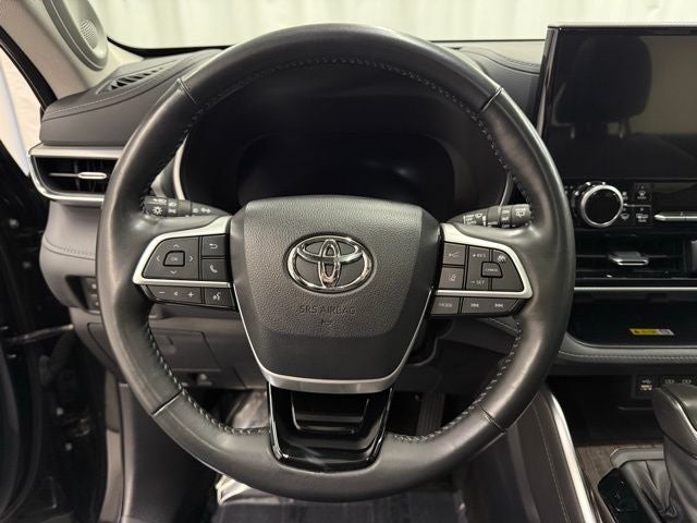 2023 Toyota Highlander Hybrid Platinum