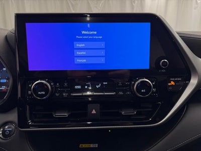 2023 Toyota Highlander Hybrid Platinum