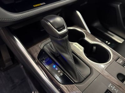 2023 Toyota Highlander Hybrid Platinum