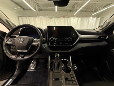 2023 Toyota Highlander Hybrid Platinum