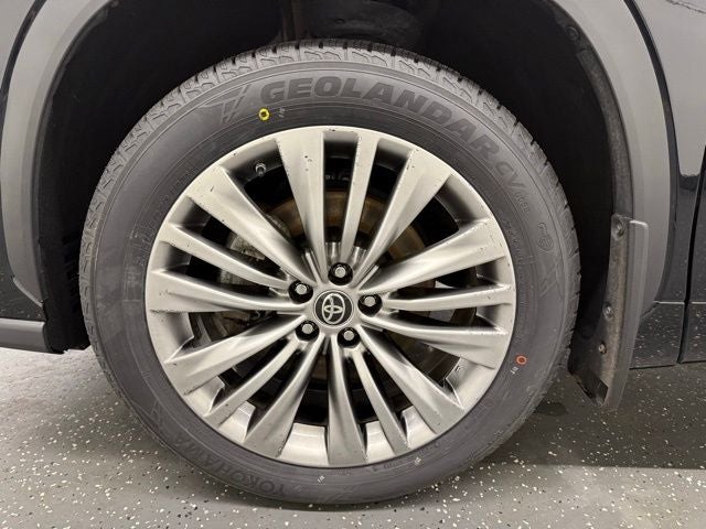 2023 Toyota Highlander Hybrid Platinum