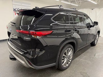 2023 Toyota Highlander Hybrid Platinum