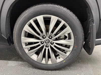 2023 Toyota Highlander Hybrid Platinum