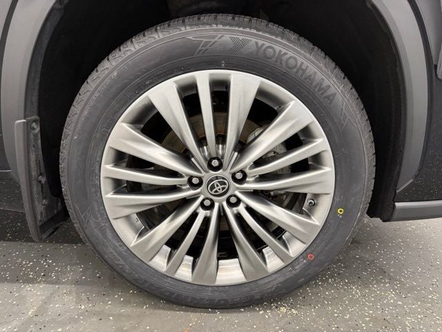 2023 Toyota Highlander Hybrid Platinum