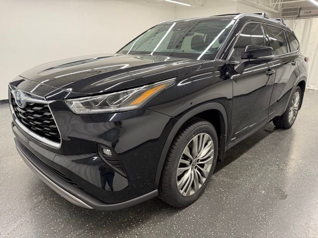 2023 Toyota Highlander Hybrid Platinum