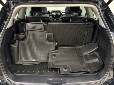 2023 Toyota Highlander Hybrid Platinum