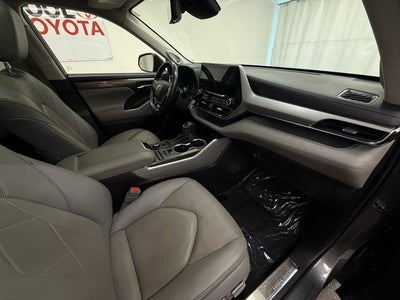 2022 Toyota Highlander Platinum