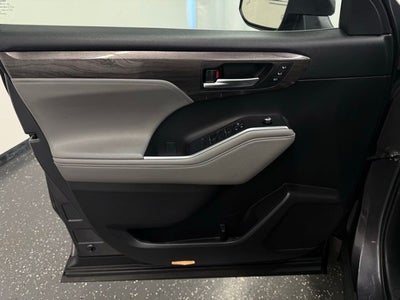 2022 Toyota Highlander Platinum