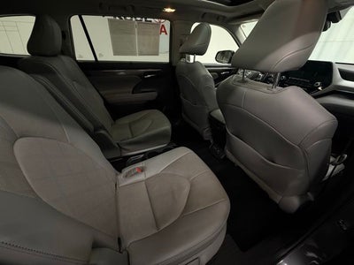 2022 Toyota Highlander Platinum