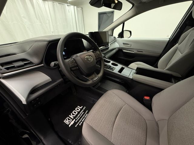 2025 Toyota Sienna LE 8 Passenger