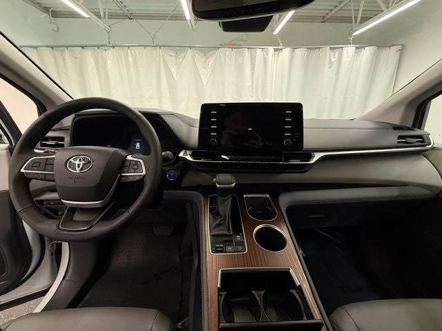 2023 Toyota Sienna XLE 7 Passenger