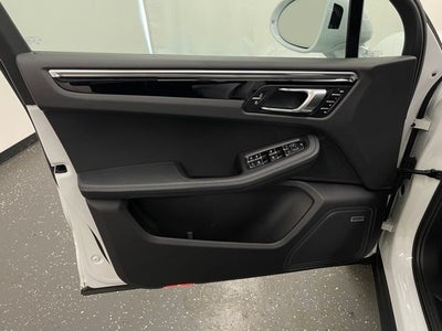 2022 Porsche Macan Base