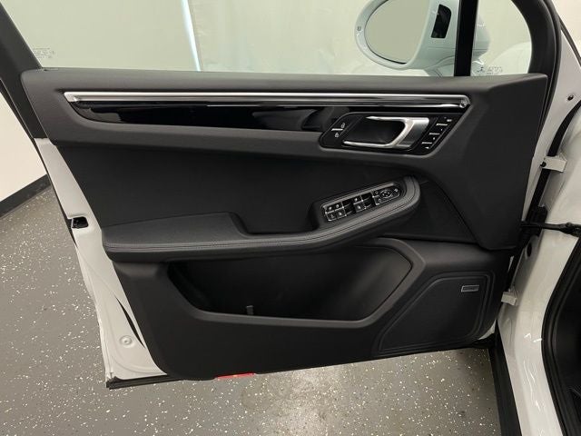 2022 Porsche Macan Base