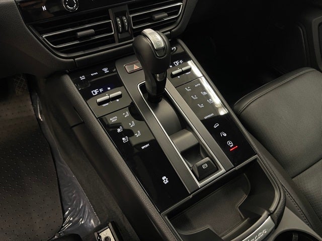 2022 Porsche Macan Base